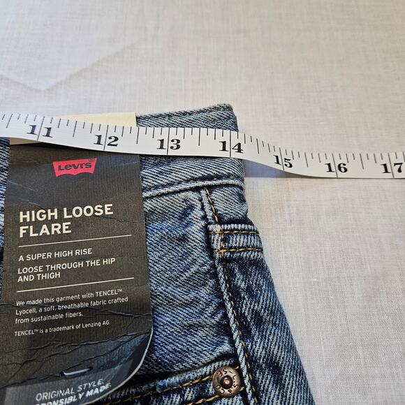Levi's Jeans Women's Super High Rise Loose Flare Distressed 26x32 - Picture 10 of 12